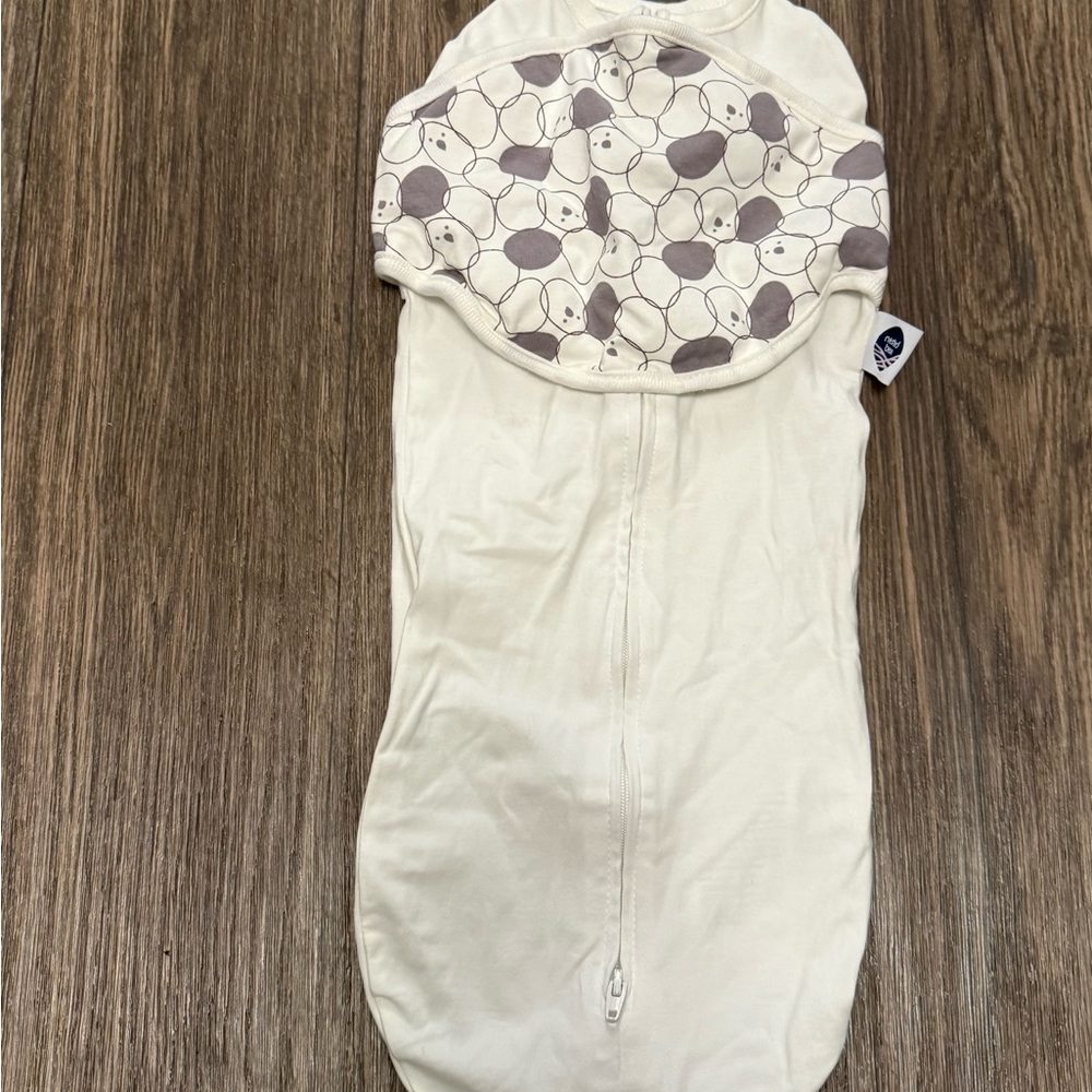 Nested‎ Bean White Swaddle with Gray Accents